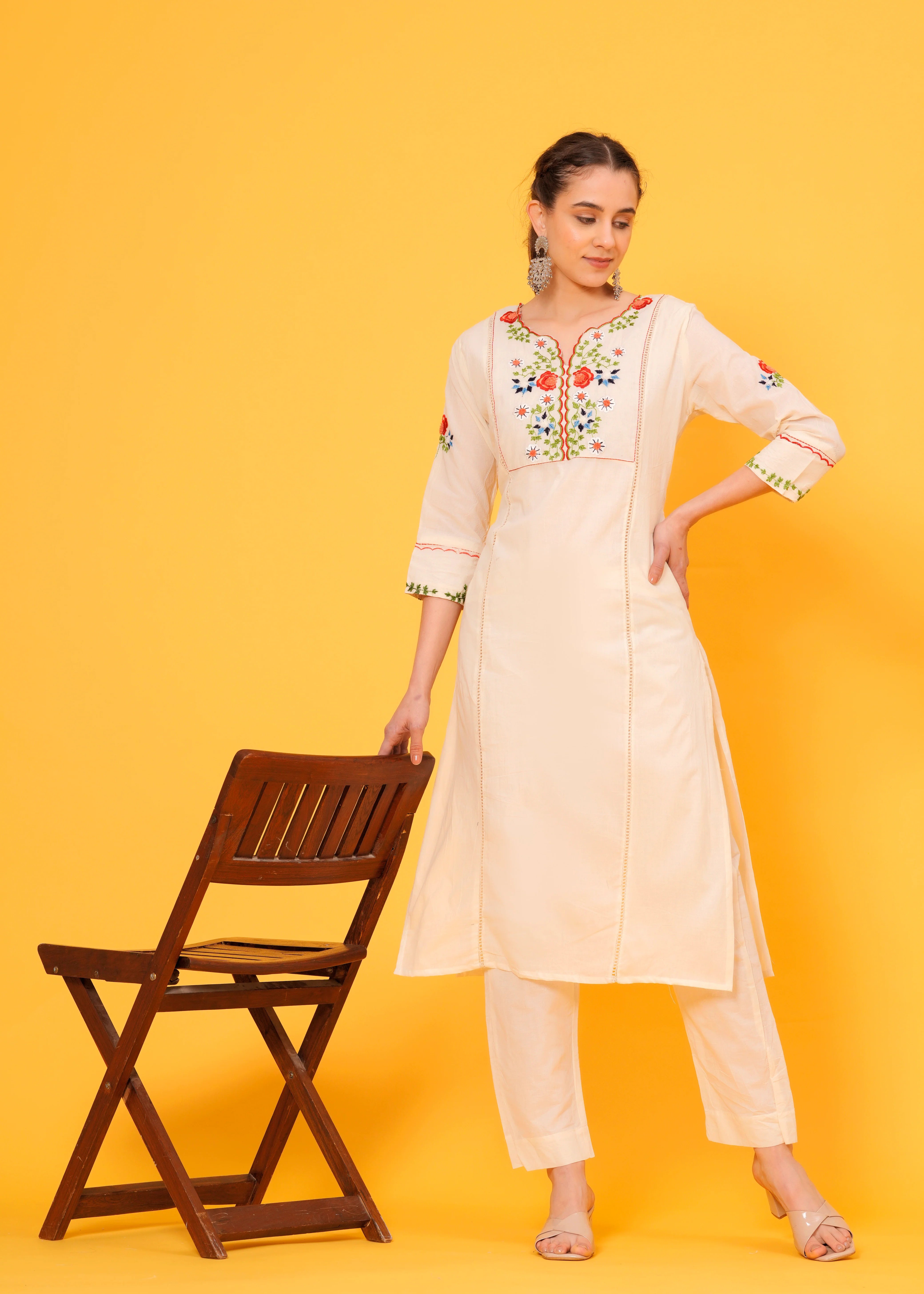 Embroidered Off White Cotton Kurta And Pant Set