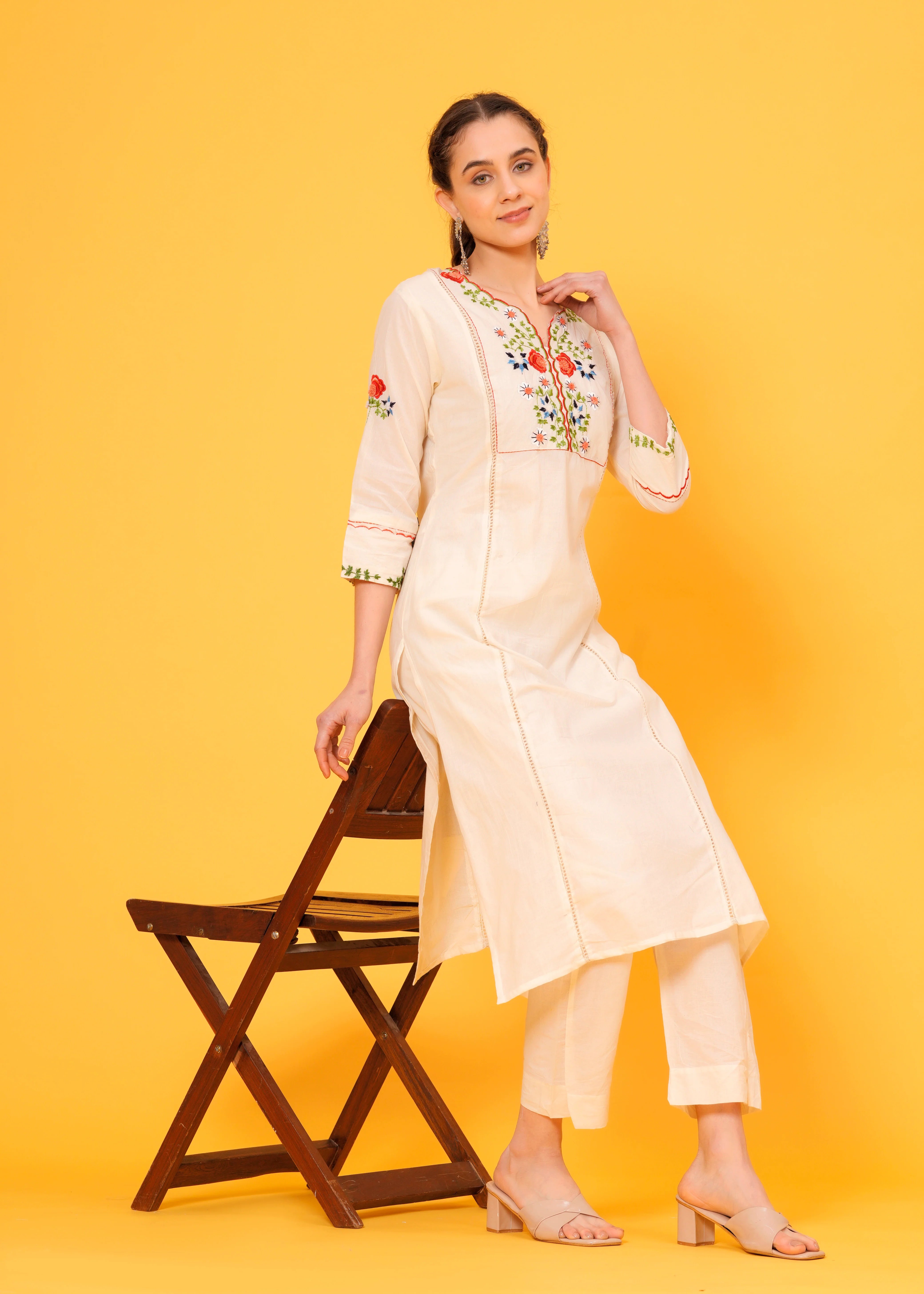 Embroidered Off White Cotton Kurta And Pant Set