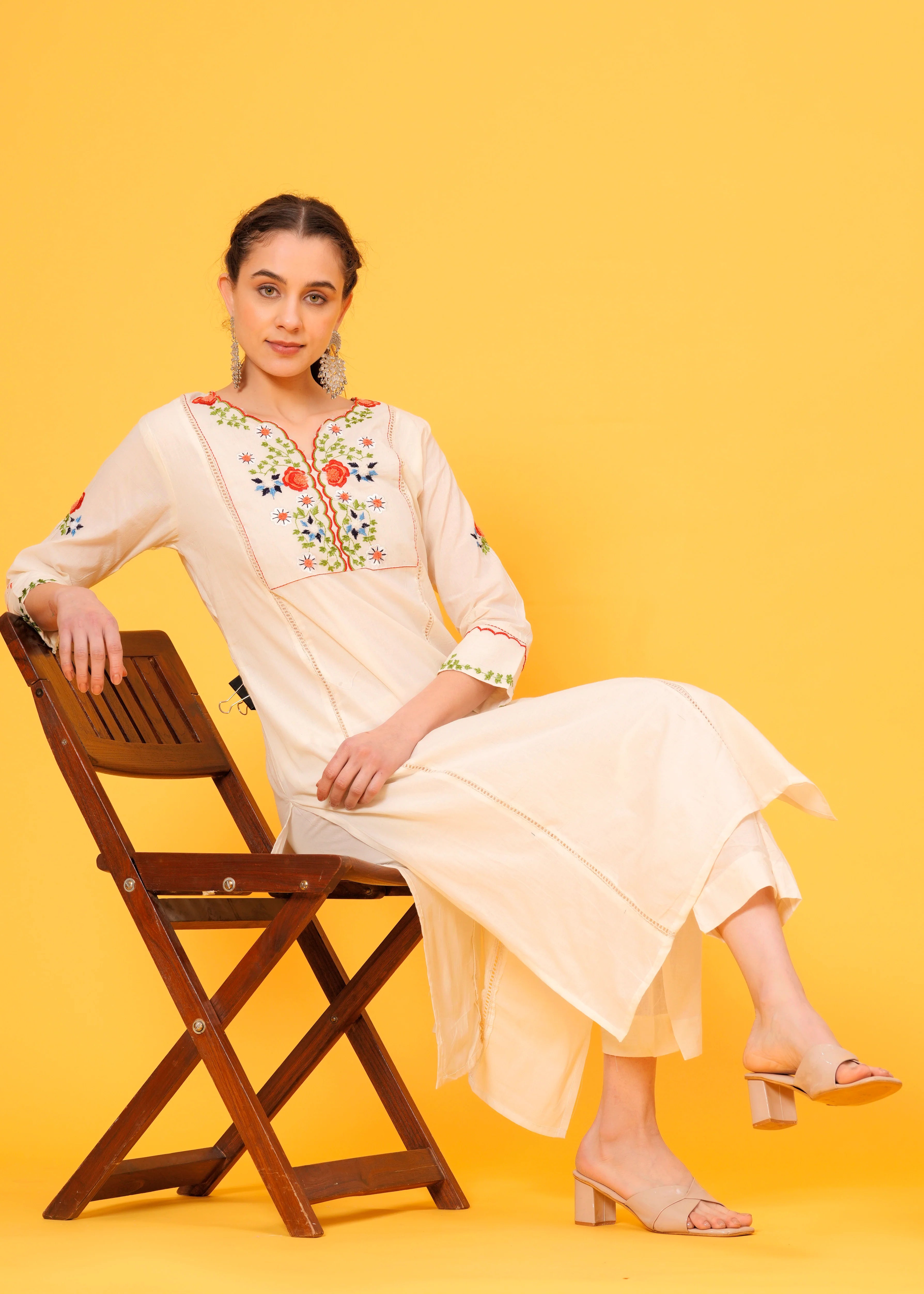 Embroidered Off White Cotton Kurta And Pant Set